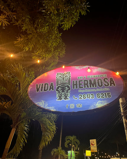 Sign for Vida Hermosa restaurant Costa Rica